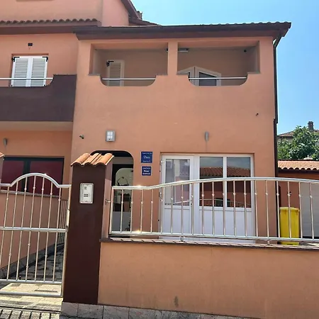 Rosi 1, With Free Public Parking In A Quiet Location Apartment