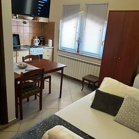 Cozy Studio, Rosi 1, With Free Public Parking And Free Wifi *